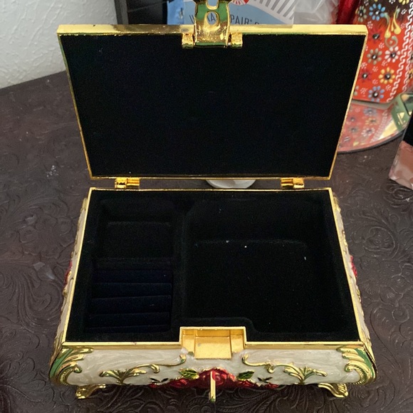 Beautiful Jewelry Box! - Picture 2 of 3